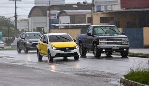 Condutores devem reduzir velocidade e ter mais atenção em dias chuvosos, orienta Detran/AL