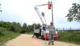 Prefeitura instala mais de 30 postes com luminárias na Estrada do Morros, no povoado Mucuri