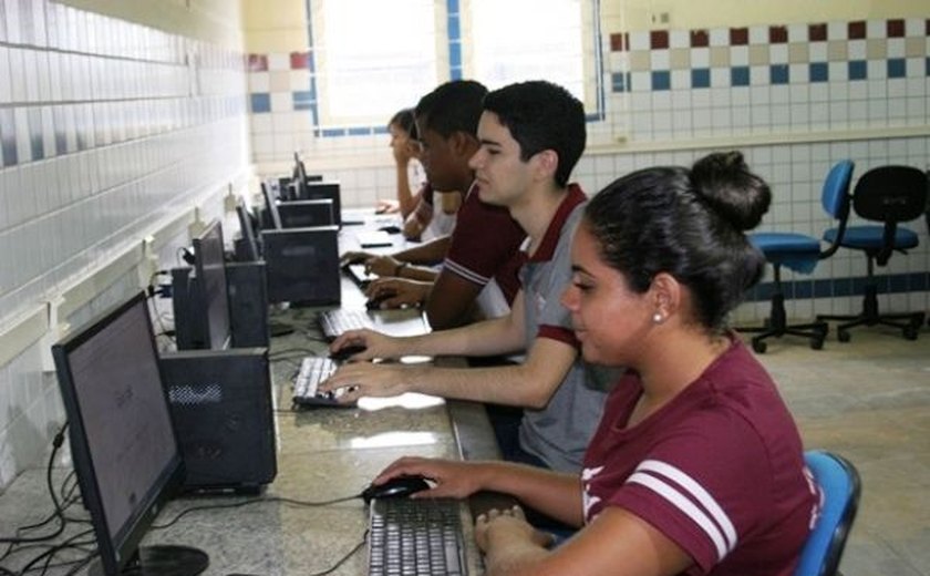 Internet auxilia na aprendizagem e convivência escolar em Viçosa