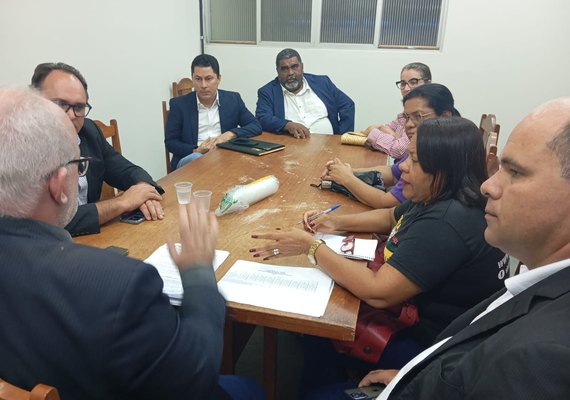 'Câmara Municipal de Pão de Açúcar aprova pacote de maldades e destrói carreira da educação'
