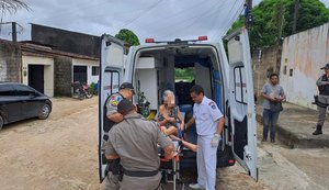 Em ação integrada, idosa de 72 anos é resgatada de situação de abandono no bairro de Guaxuma