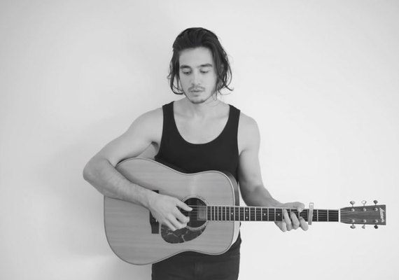 Tiago Iorc brinca sobre relacionamento: 'Estou avulso'