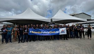 Policiais civis se concentram na Central de Flagrantes durante a paralisação de 24h