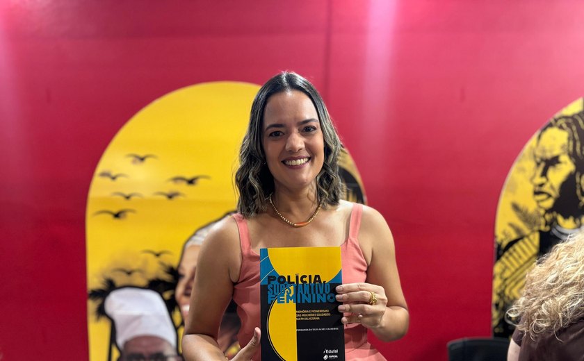 Policial militar alagoana eterniza pioneiras da PM em livro lançado na Bienal