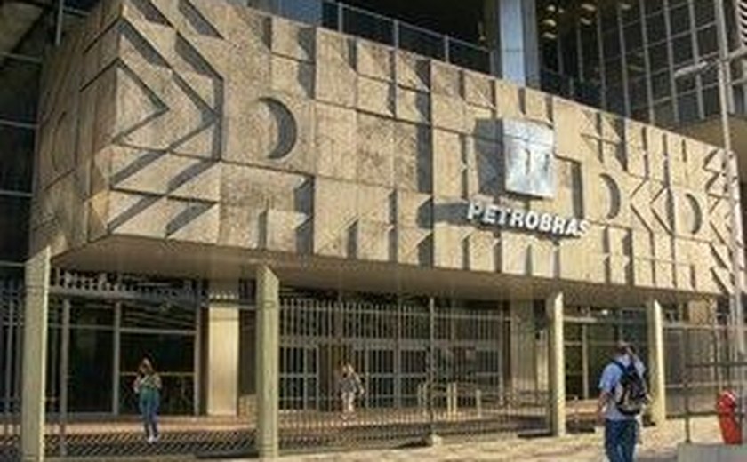 Petrobras e Exxon pagam R$ 3,4 bilhões por blocos na 'franja do pré-sal'