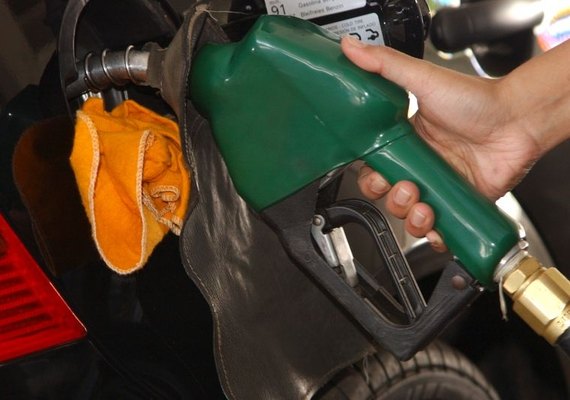 Petrobras anuncia queda de 0,89% no preço da gasolina
