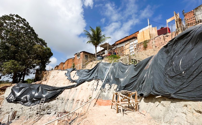 Obras de contenção de encosta no São Jorge avançam e chegam a 36% de conclusão