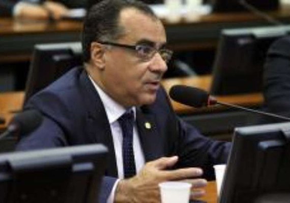 Deputado que cumpre pena no regime semiaberto volta à Câmara