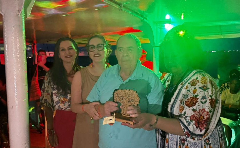 Carlito Lima é homenageado com honraria no 9º Prêmio Baobá