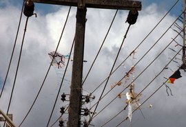 Pipas perto da rede elétrica podem causar acidentes graves e prejudicar a população