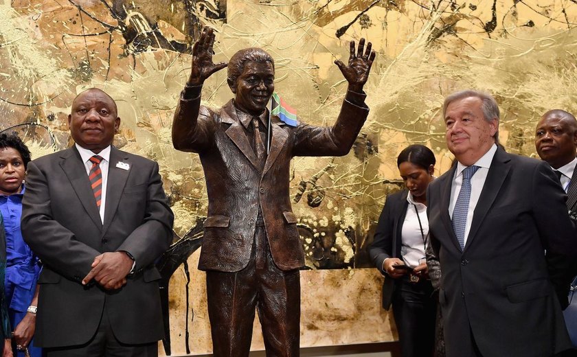 Sede da ONU ganha estátua de Nelson Mandela em tamanho real