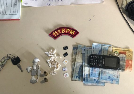 Jovem é detido por tráfico de drogas e moto usada em assaltos