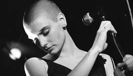 Morre a polêmica cantora Sinéad O’Connor, aos 56 anos