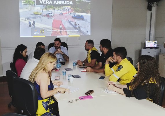 Vereadores se reúnem com SMTT para conhecerem projeto de mobilidade do Vera Arruda