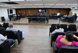 Madrasta acusada de jogar menino de 6 anos pela janela de apartamento vai a júri