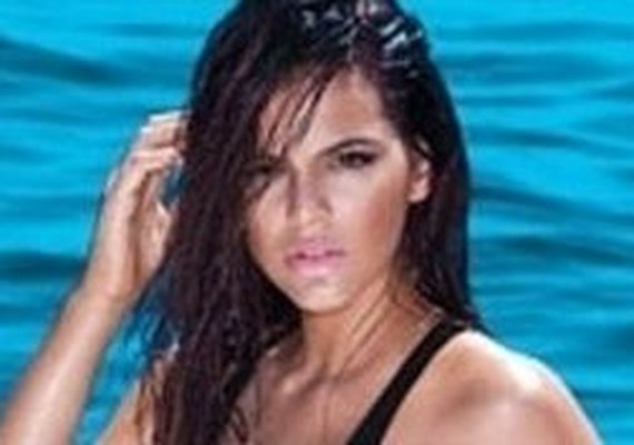 Modelo é vista com amigos de Neymar e ganha ligação de Bruna Marquezine