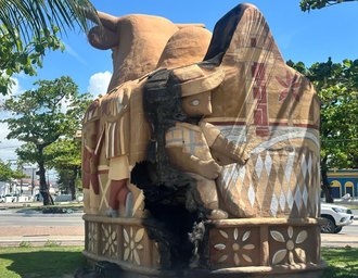 Governo de Alagoas inicia procedimentos para restaurar escultura do 'Boi Bumbá'