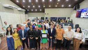 Câmara concede título de cidadã maceioense à ministra da Ciência, Tecnologia e Inovação