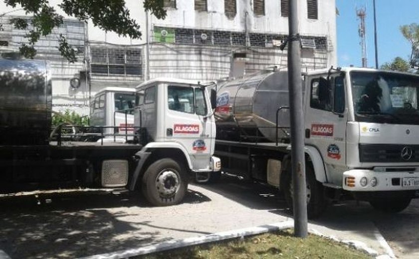 Governo de Alagoas entrega tratores e caminhões a municípios