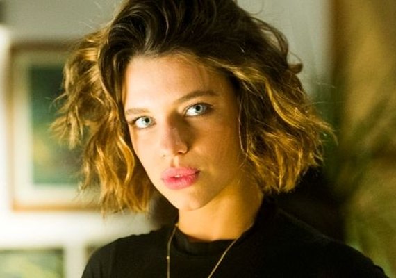 'A Força do Querer': Traída por Ruy, Cibele espuma de raiva e quebra toda a casa