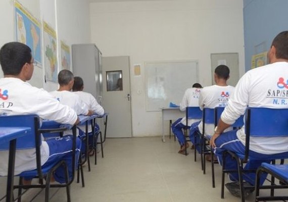 Estado de Alagoas supera crise penitenciária promovendo educação de internos