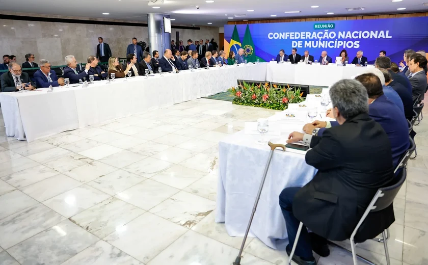 Presidente da AMA participa de encontro com Lula no Palácio do Planalto
