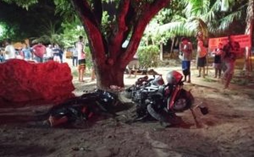 Casal morre após colidir de motocicleta em uma árvore no bairro Clima Bom