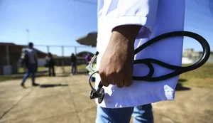 Aprovado piso de R$ 13.662 para médicos e cirurgiões-dentistas