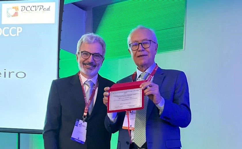 Médico alagoano é homenageado em congresso brasileiro que termina neste sábado