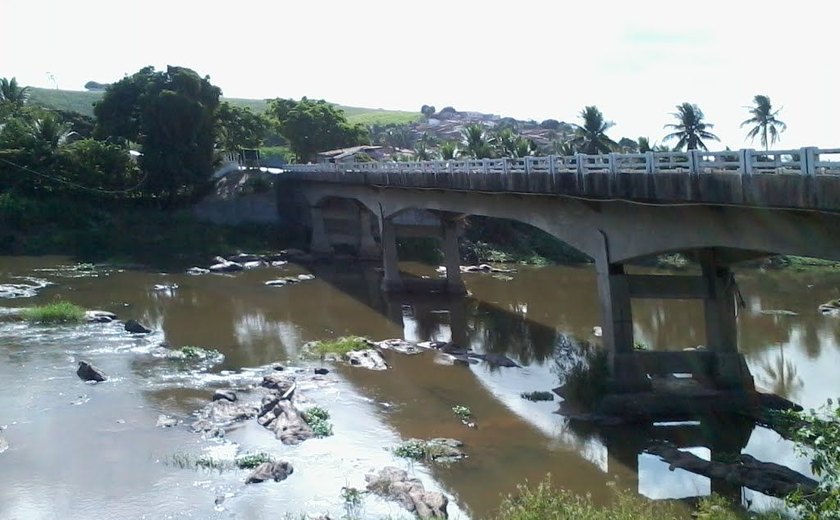Homem desaparece após tentar atravessar o Rio Paraíba em Atalaia