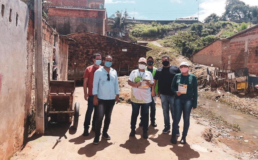 Ação conscientiza moradores sobre descarte irregular de lixo em Maceió