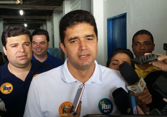 Coligação tucana pede apuração sobre mensagens a eleitores