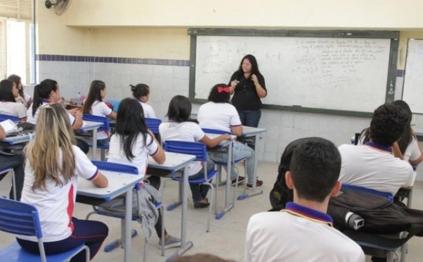Governo beneficia 160 mil estudantes alagoanos com oficinas e material didático