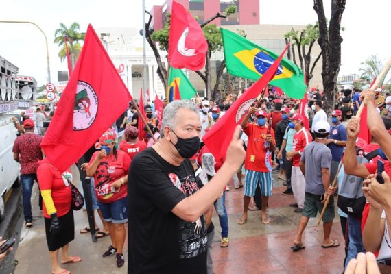 Movimentos sociais pedem saída de Bolsonaro