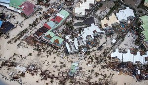 Furacão Irma deixa mortos e causa destruição no Caribe