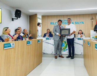 Paulo Dantas é agraciado em Maragogi com a comenda Costa dos Corais