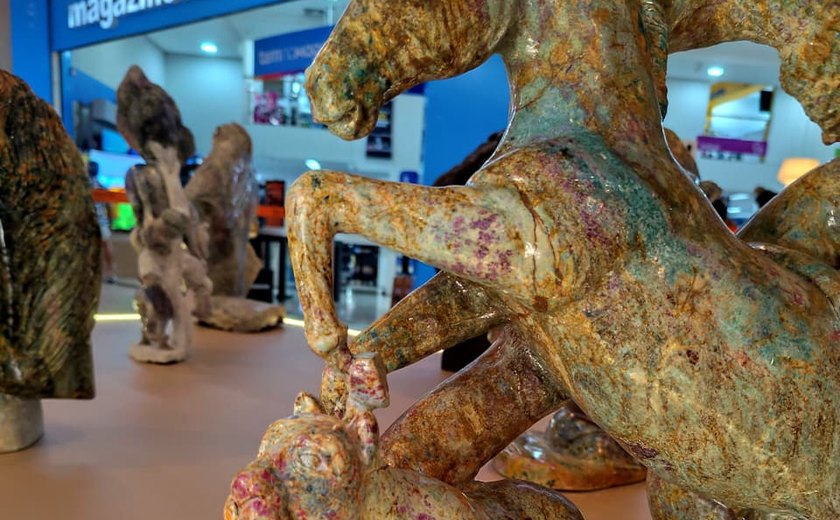 Escultor baiano Flori expõe obras em Maceió; mostra segue depois para Brasília