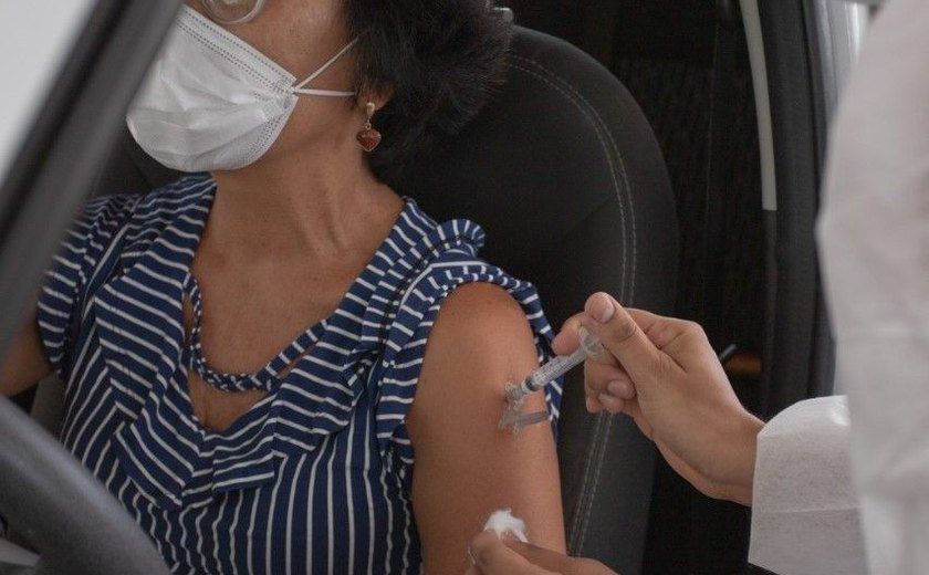 Maceió inicia vacinação de idosos com 62 anos nos oito pontos da capital