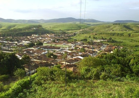 Mulher é morta a pauladas e pedradas na cidade de Flexeiras