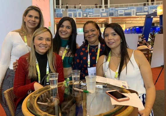 Prefeita de São Luiz/AL marca presença em Brasília durante encontro da Saúde
