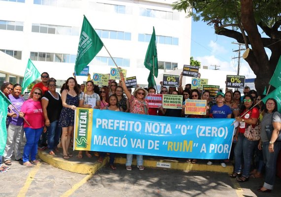 Sinteal e trabalhadores realizam vigília em sede de secretaria municipal