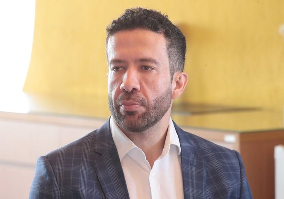 André Janones (Rede-MG) poderá ter alta em 48 horas, diz boletim médico
