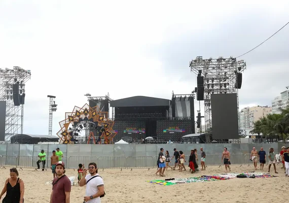 Bombeiros fazem última vistoria em estruturas para show de Shakira