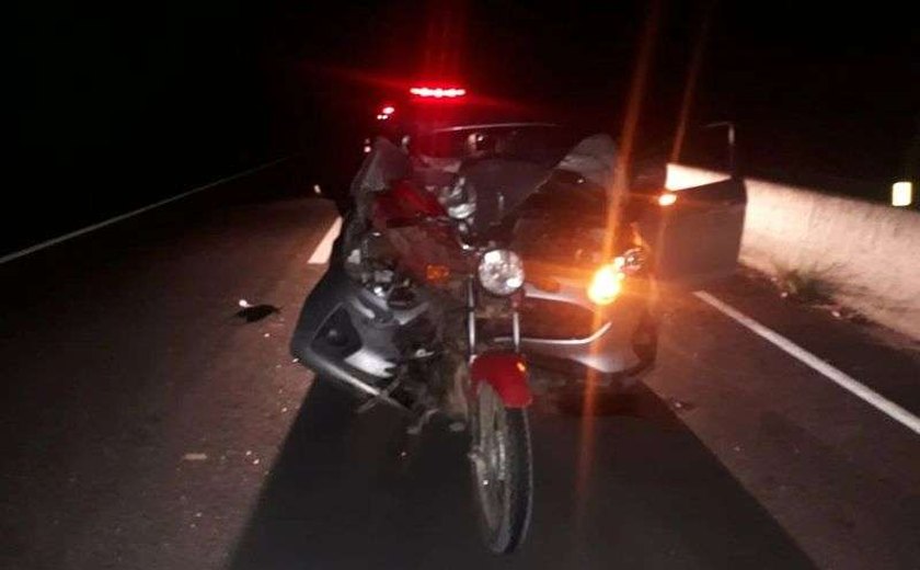 Motorista bate em traseira de motocicleta, arremessa e mata casal em Campo Alegre