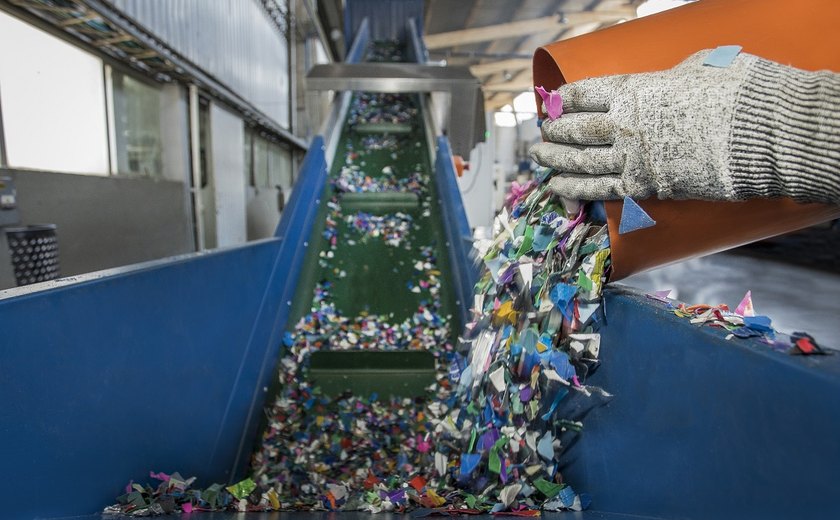 Grupo Heineken adota embalagem com 30% de plástico reciclado em ação que une impacto social e ambiental