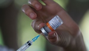Metade da população adulta de Penedo já recebeu a 1° dose da vacina contra Covid
