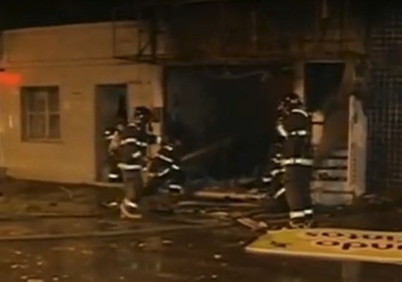 Incêndio destrói loja na Ponta Grossa; moradores relatam explosões