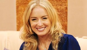 Angélica cria loja virtual, anuncia 88 peças a R$ 89 e vende tudo em 20 minutos