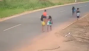 Jovem morre e sete ficam feridos após caminhonete em alta velocidade atropelar grupo em Balsas, no MA