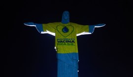 Cristo Redentor é iluminado para marcar campanha de vacinação contra a gripe